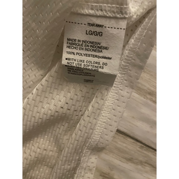 Under Armour Top Size Large - Picture 6 of 6